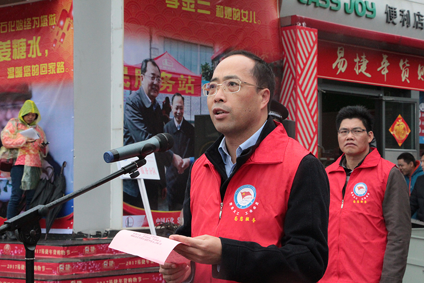 市委常委、組織部部長(zhǎng)張惠強(qiáng)在“暖流活動(dòng)”啟動(dòng)儀式上發(fā)表講話.jpg
