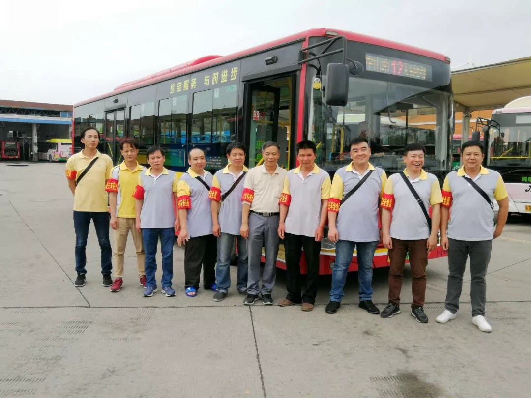 你坐過12路公交車嗎？為你服務(wù)的是“全國工人先鋒號”哦