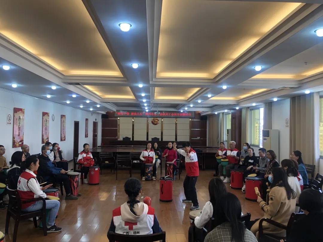 這鼓聲有魔力，讓你越聽(tīng)越快樂(lè)