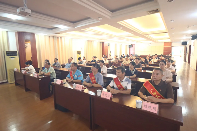 熱血沸騰！梧州市總工會(huì)組織集中收看紀(jì)念中國(guó)人民抗日戰(zhàn)爭(zhēng)暨世界反法西斯戰(zhàn)爭(zhēng)勝利80周年大會(huì)