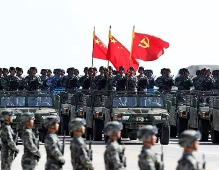 今天八一，致敬中國軍人！