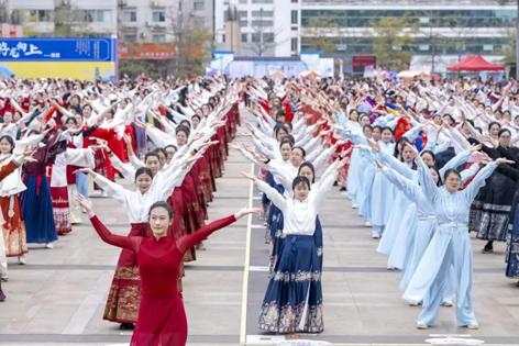 【跟黨奮進新征程 巾幗建功新時代】梧州市第十二屆婦女國風趣味體育運動會暨“梧家巧姐姐”國潮集市，精彩綻放！